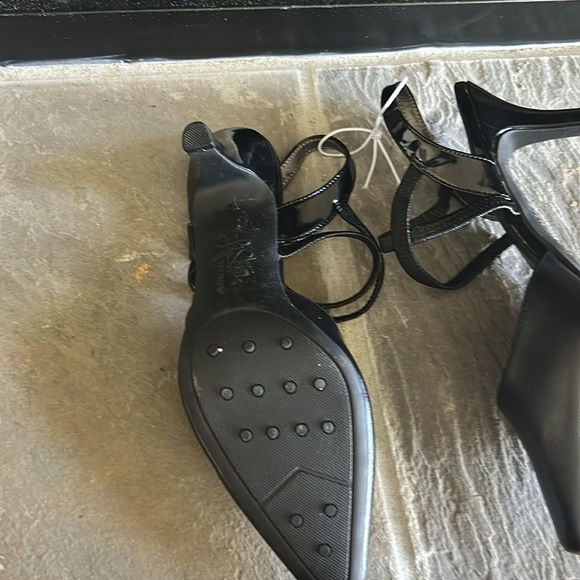 LifeStride-Size 7W- Soft System-Black-High Heel-Faux Leather, Patten Leather - Picture 3 of 3